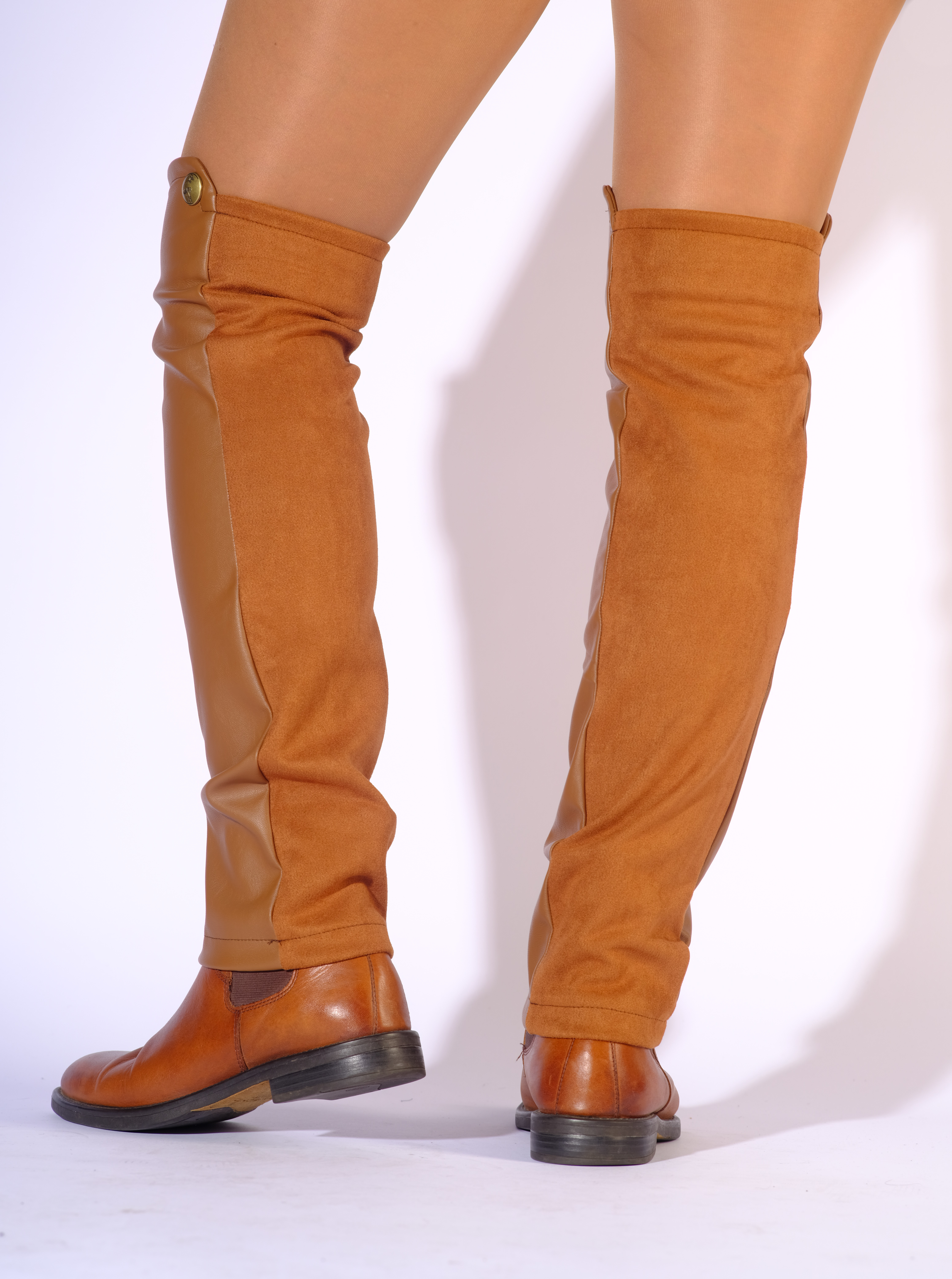 Combi - Elegantní pružné návleky z vegan kůže a semiše - Caramel cognac